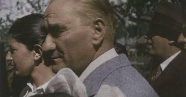 Atatürk Ve Çocuk